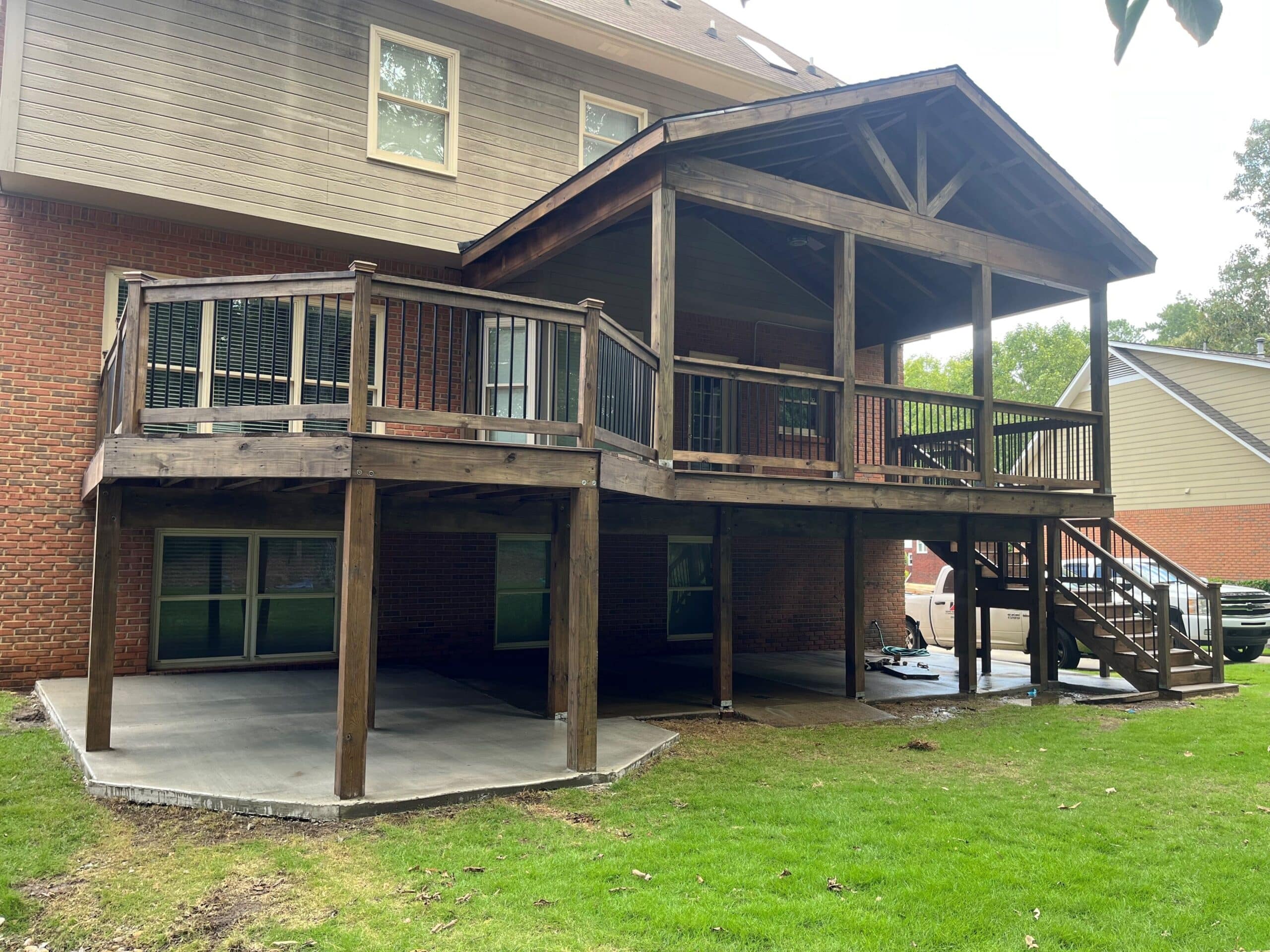deck and fence contractor